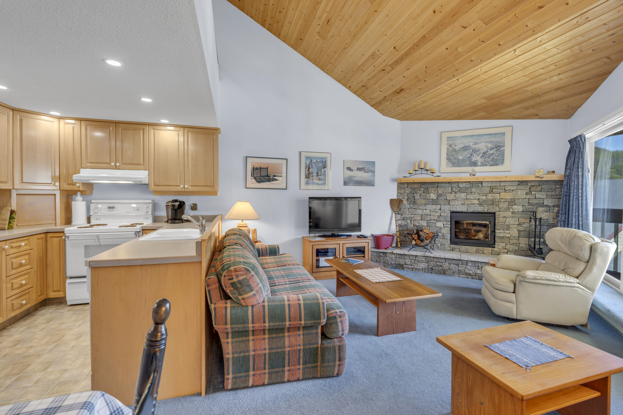 330 Strayhorse Road 318 Apex Mountain V2A 0E2