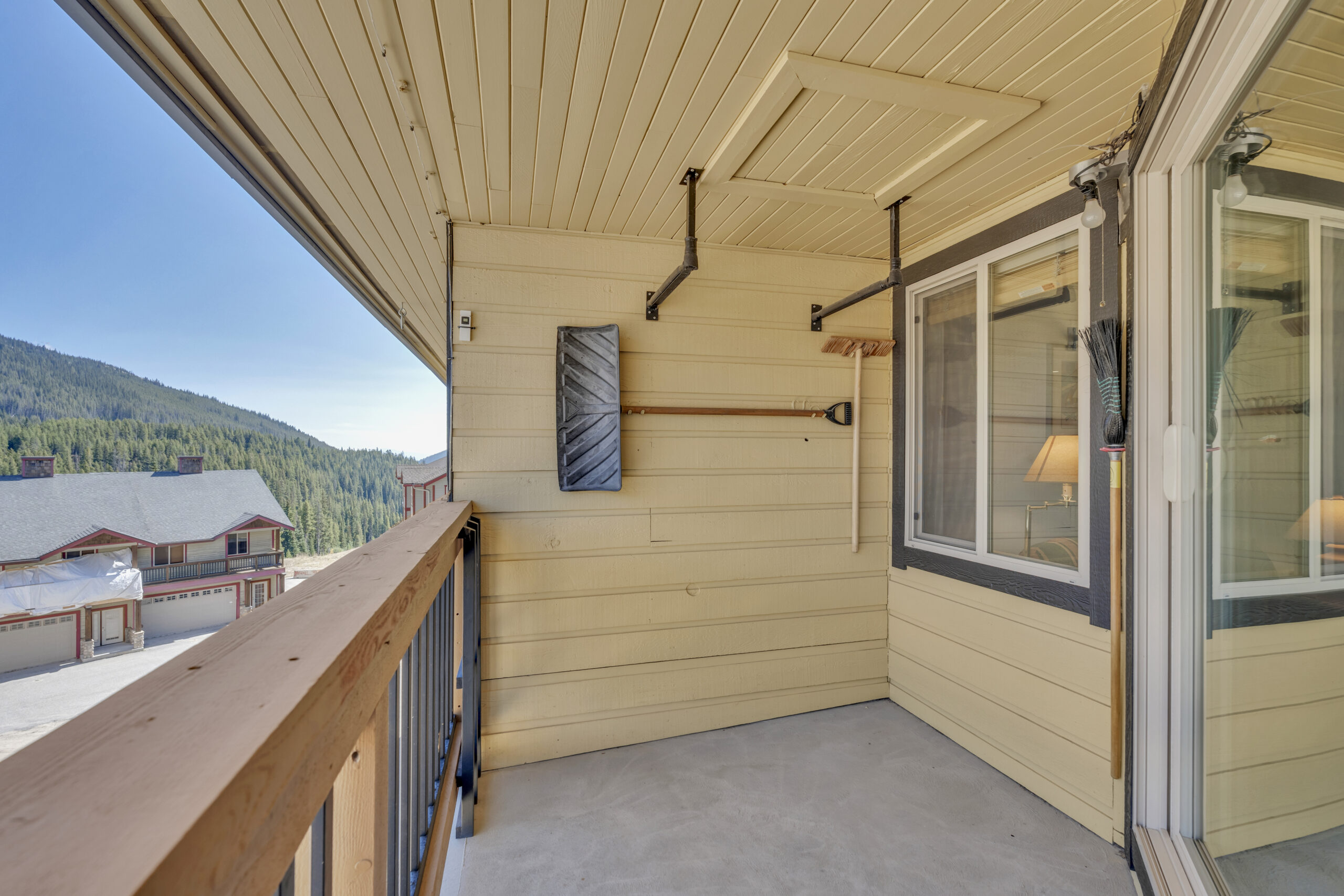 330 Strayhorse Road 318 Apex Mountain V2A 0E2