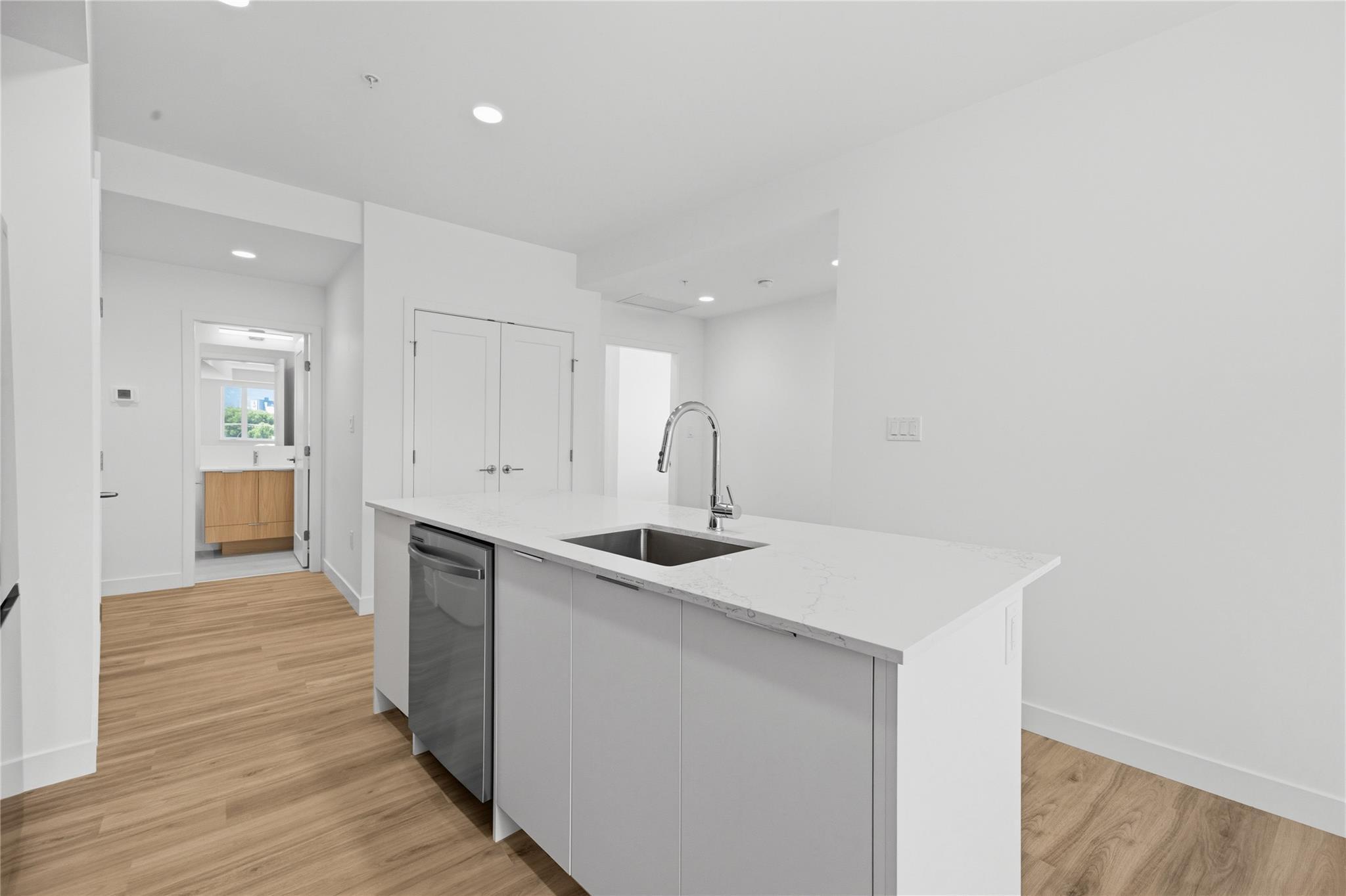 270 Riverside Drive 412 Penticton V2A 5Y5