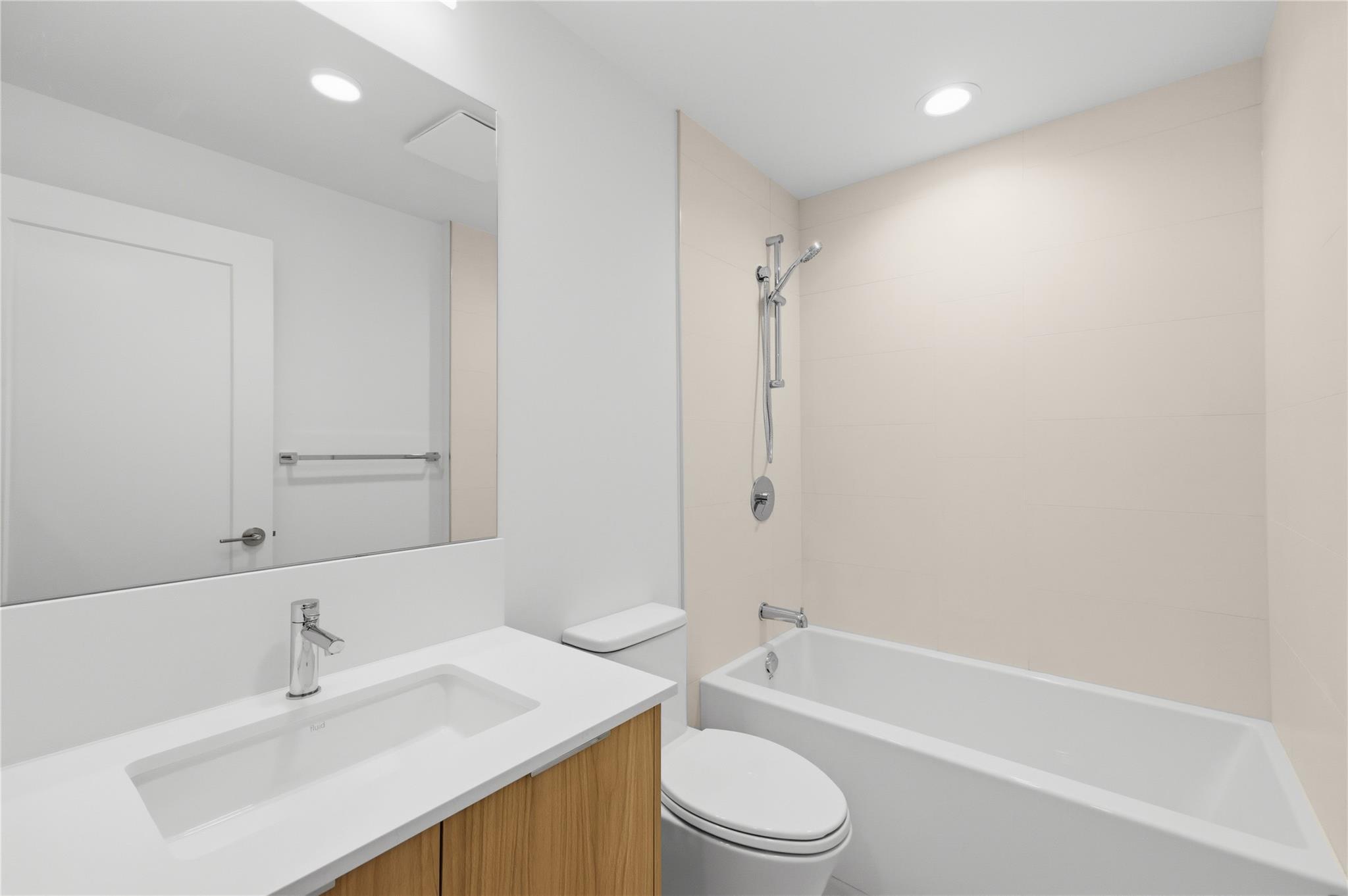 270 Riverside Drive 412 Penticton V2A 5Y5