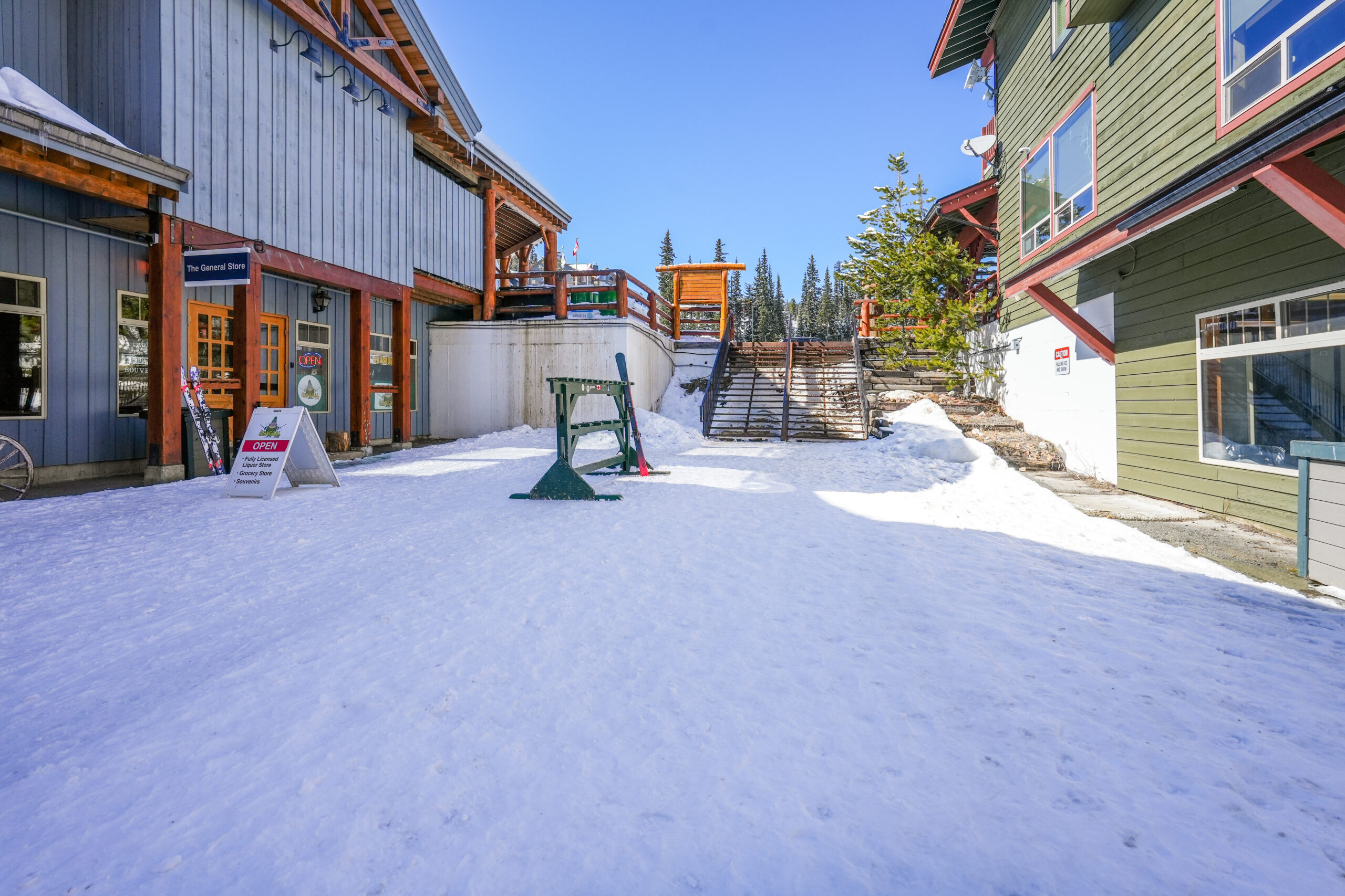 330 Strayhorse Road 318 Apex Mountain V2A 0E2