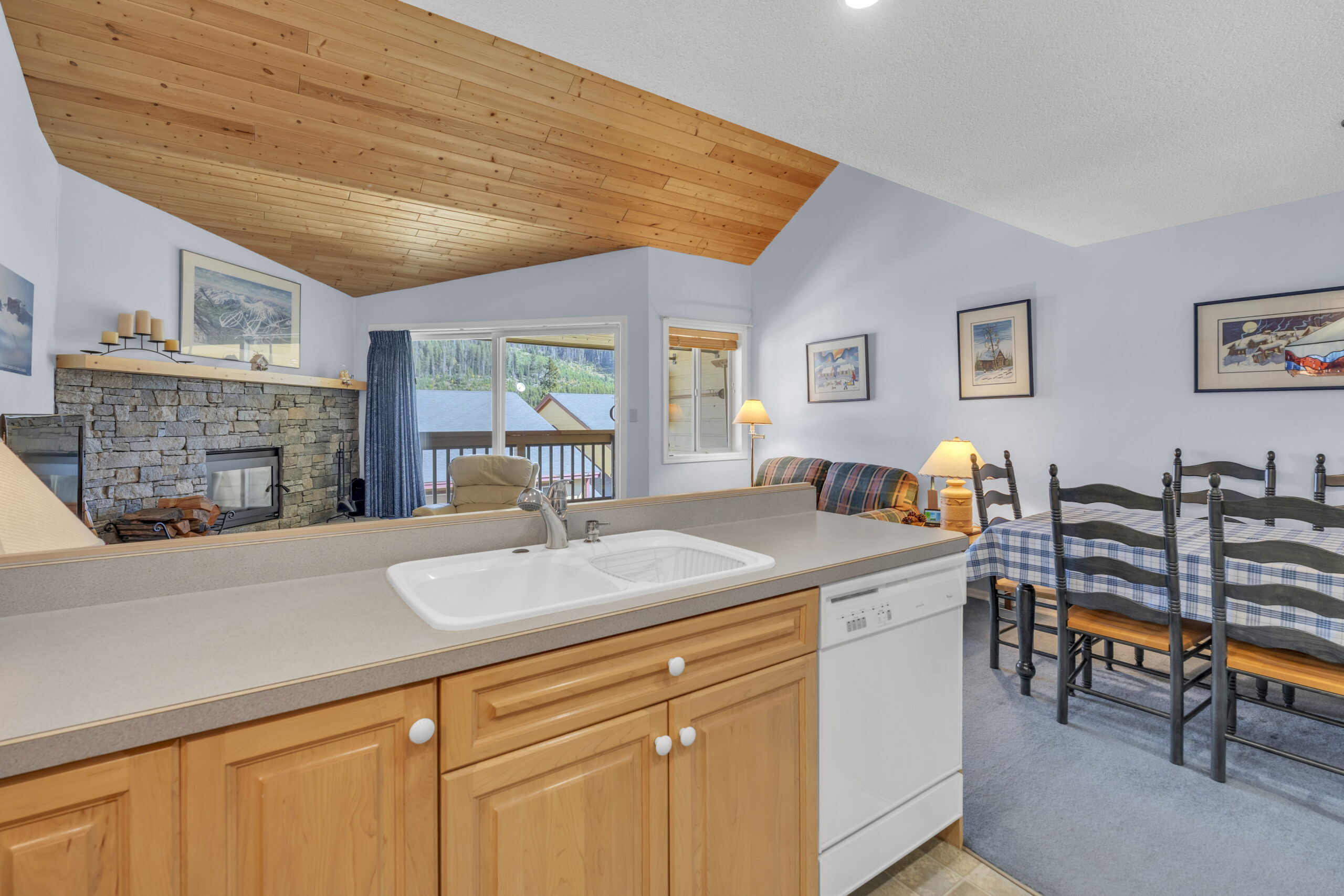 330 Strayhorse Road 318 Apex Mountain V2A 0E2