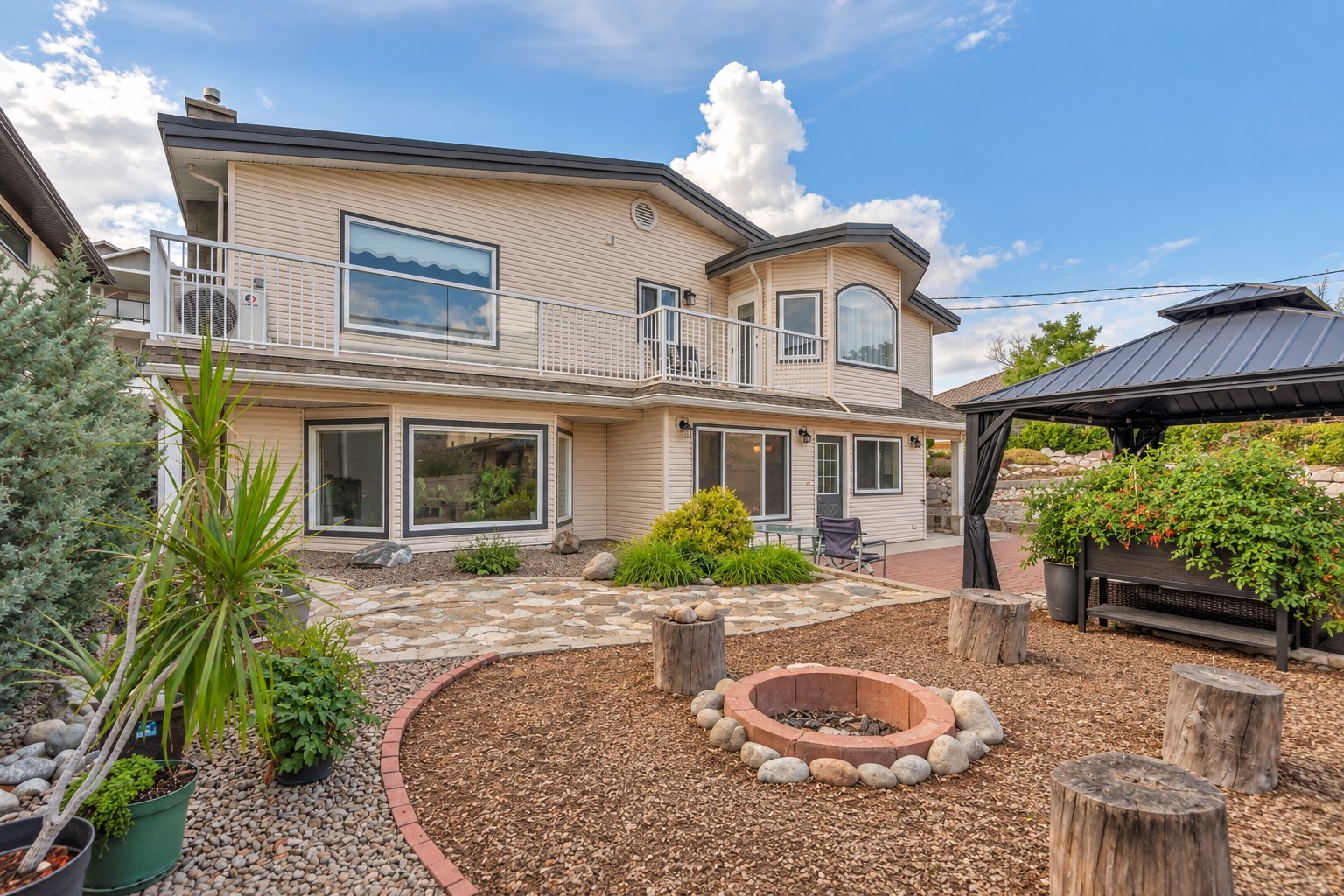 6764 Lakeside Drive