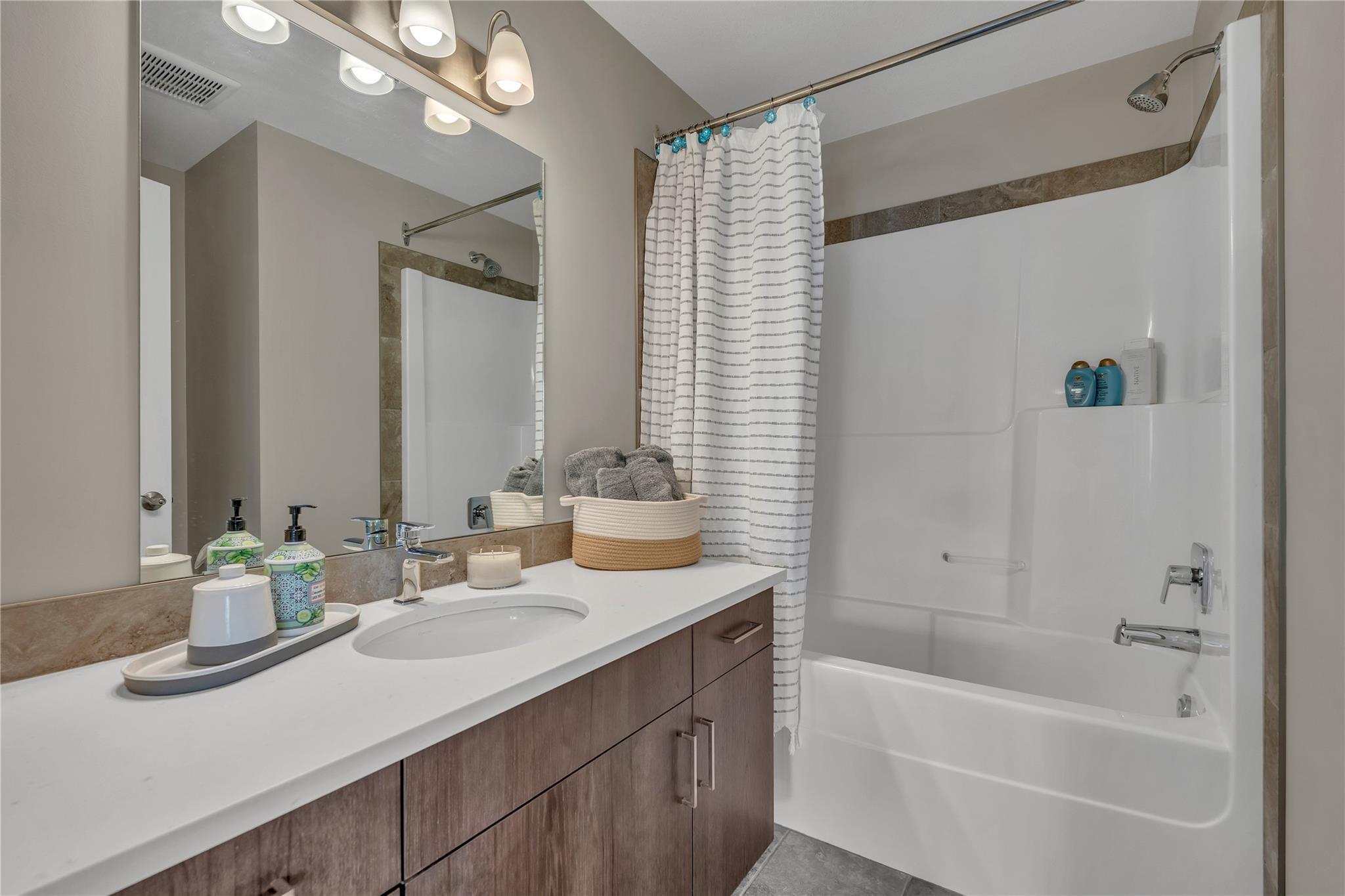 3388 Skaha Lake Road 807 Penticton V2A 6G4